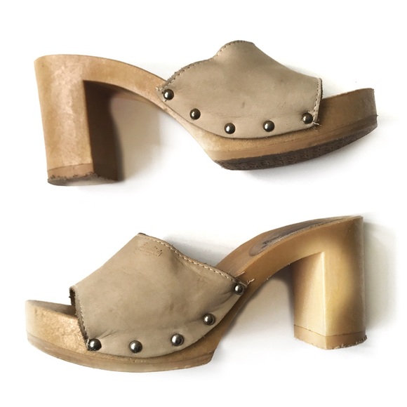 toe post block heel sandals